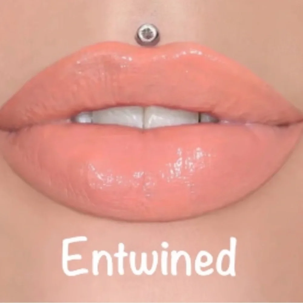 Jeffree Star Supreme Gloss entwined color light New